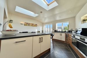 Kitchen/Breakfast Room- click for photo gallery